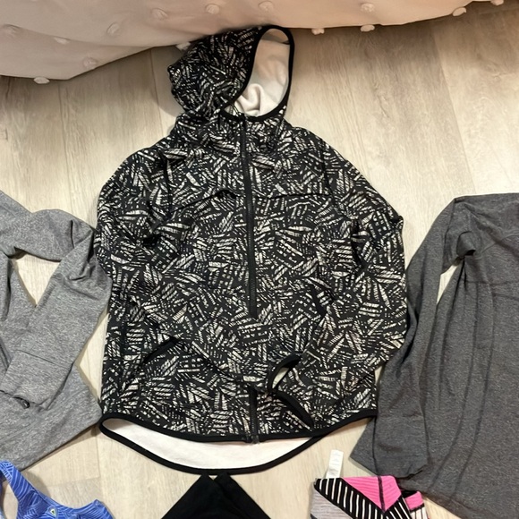 Ivivva girls size 14 bundle / lot . 5 items 1 pants , 1x tank , 2x zip up. 1 tee - Picture 3 of 6